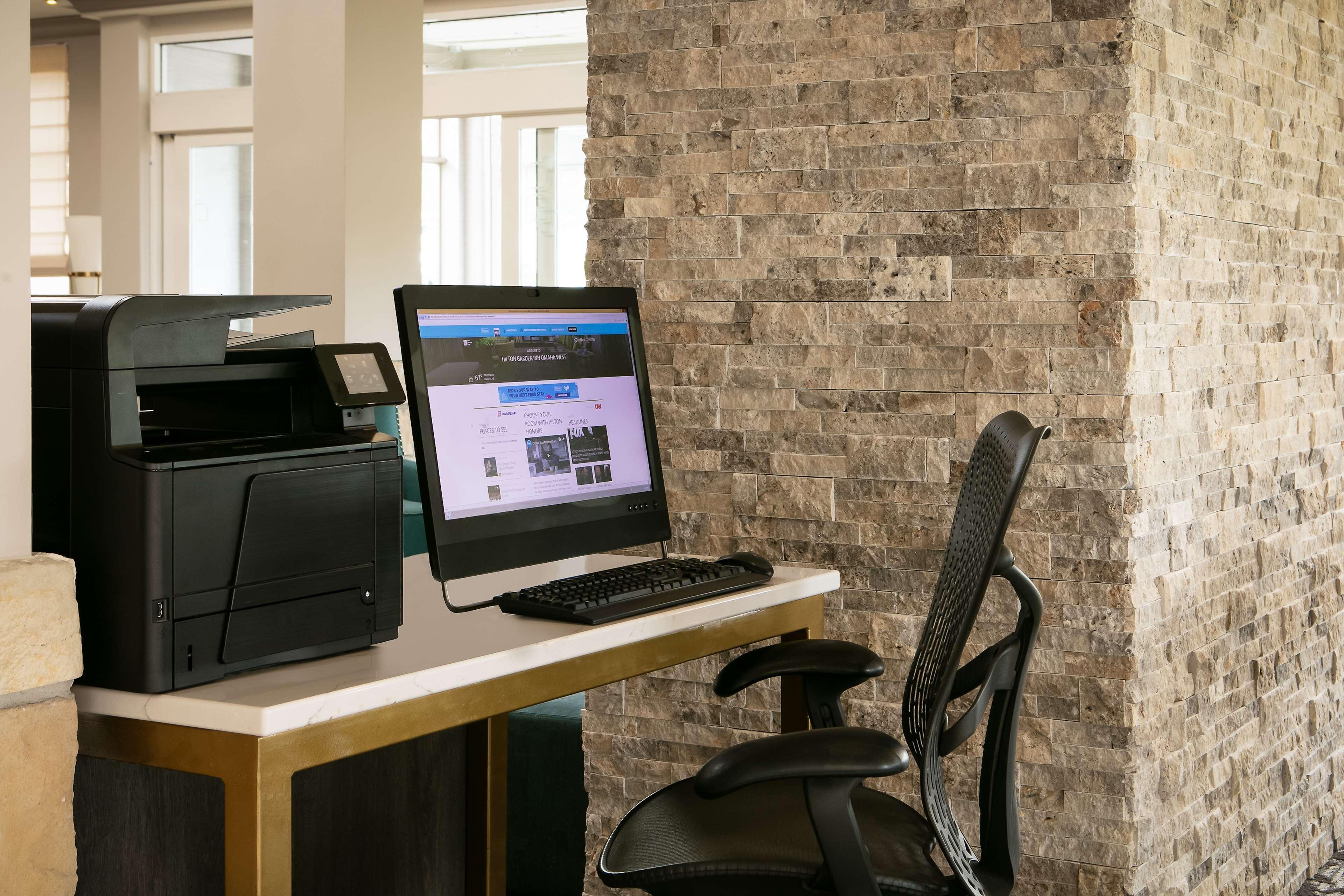 Hilton Garden Inn Omaha West Экстерьер фото