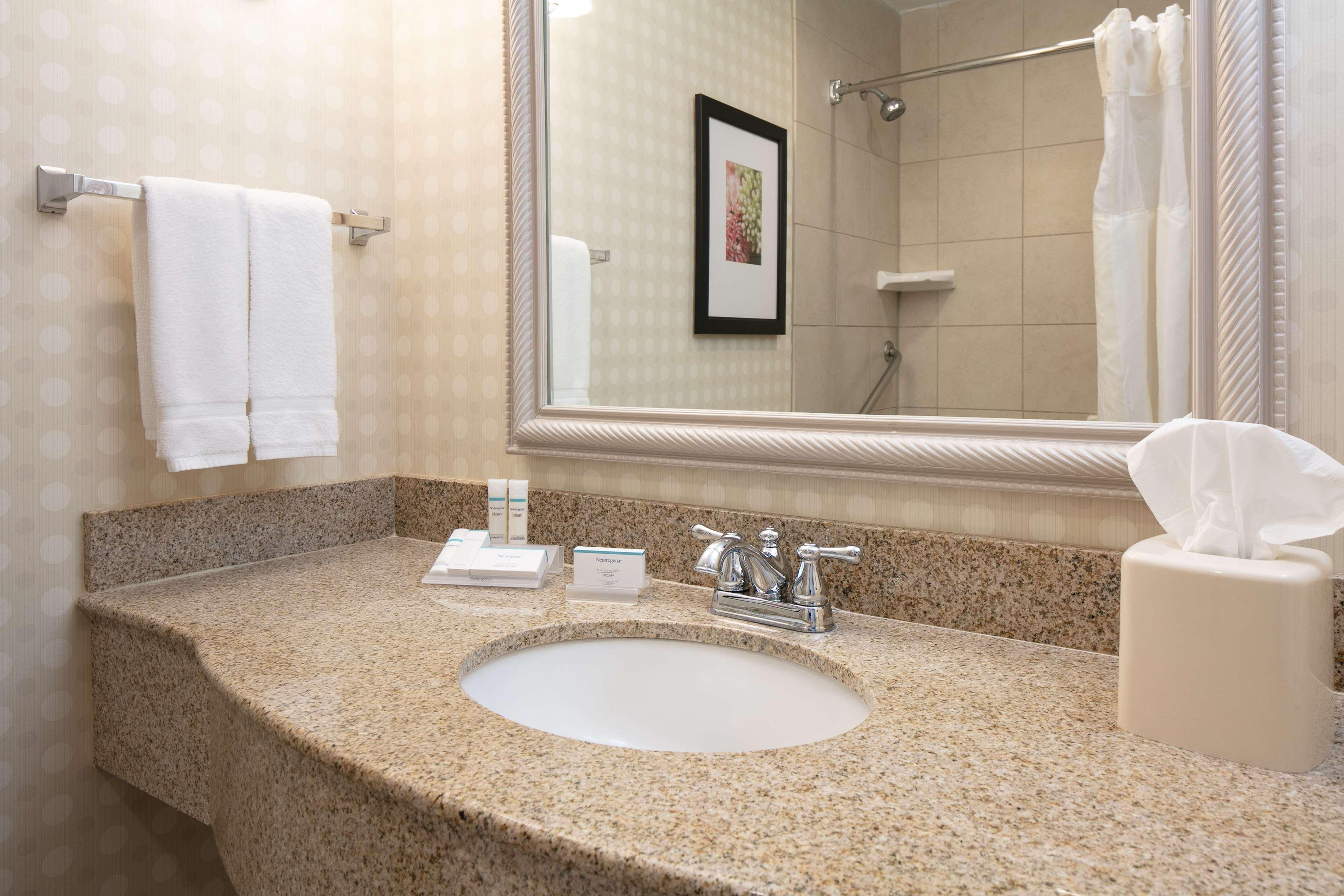 Hilton Garden Inn Omaha West Экстерьер фото