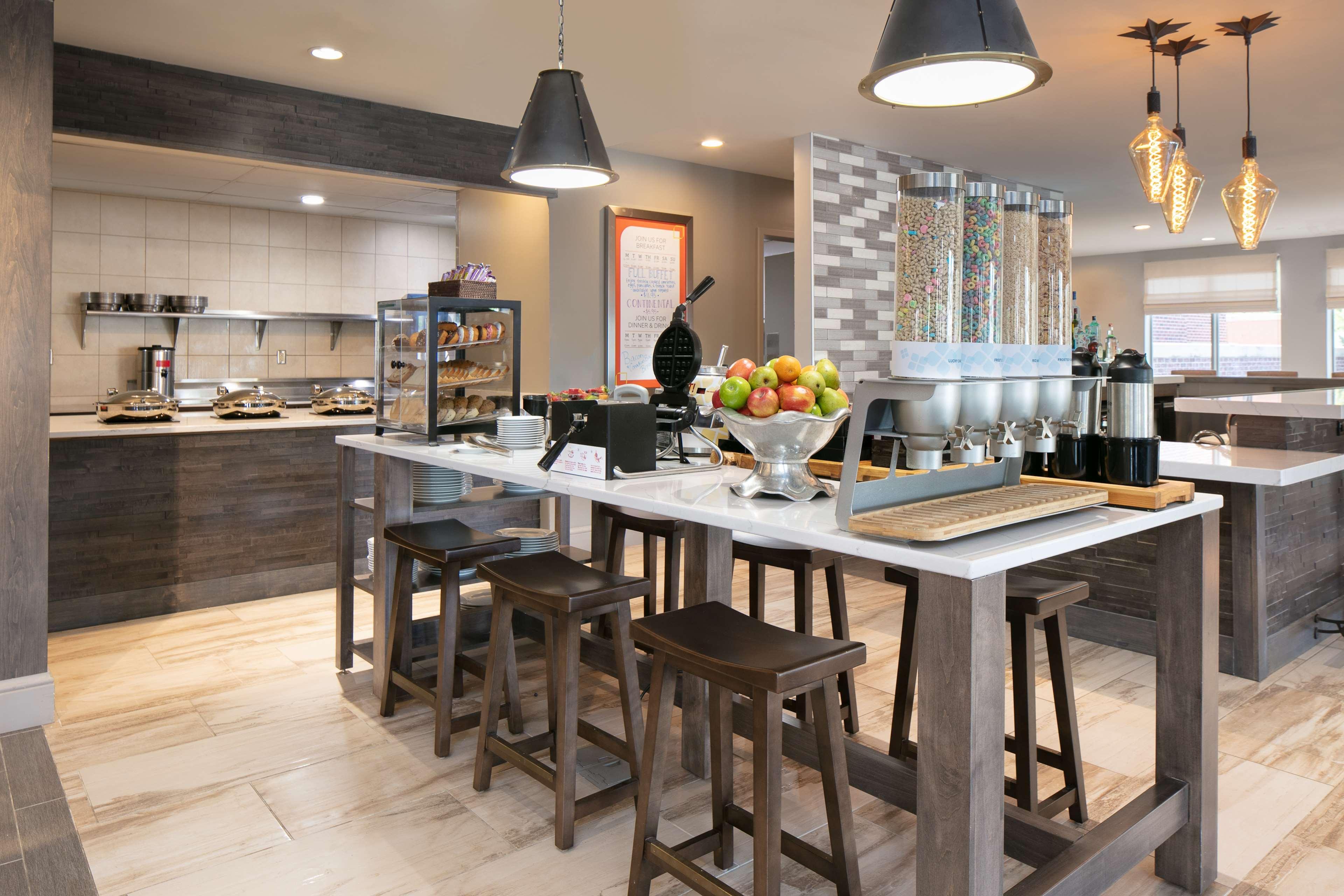 Hilton Garden Inn Omaha West Экстерьер фото