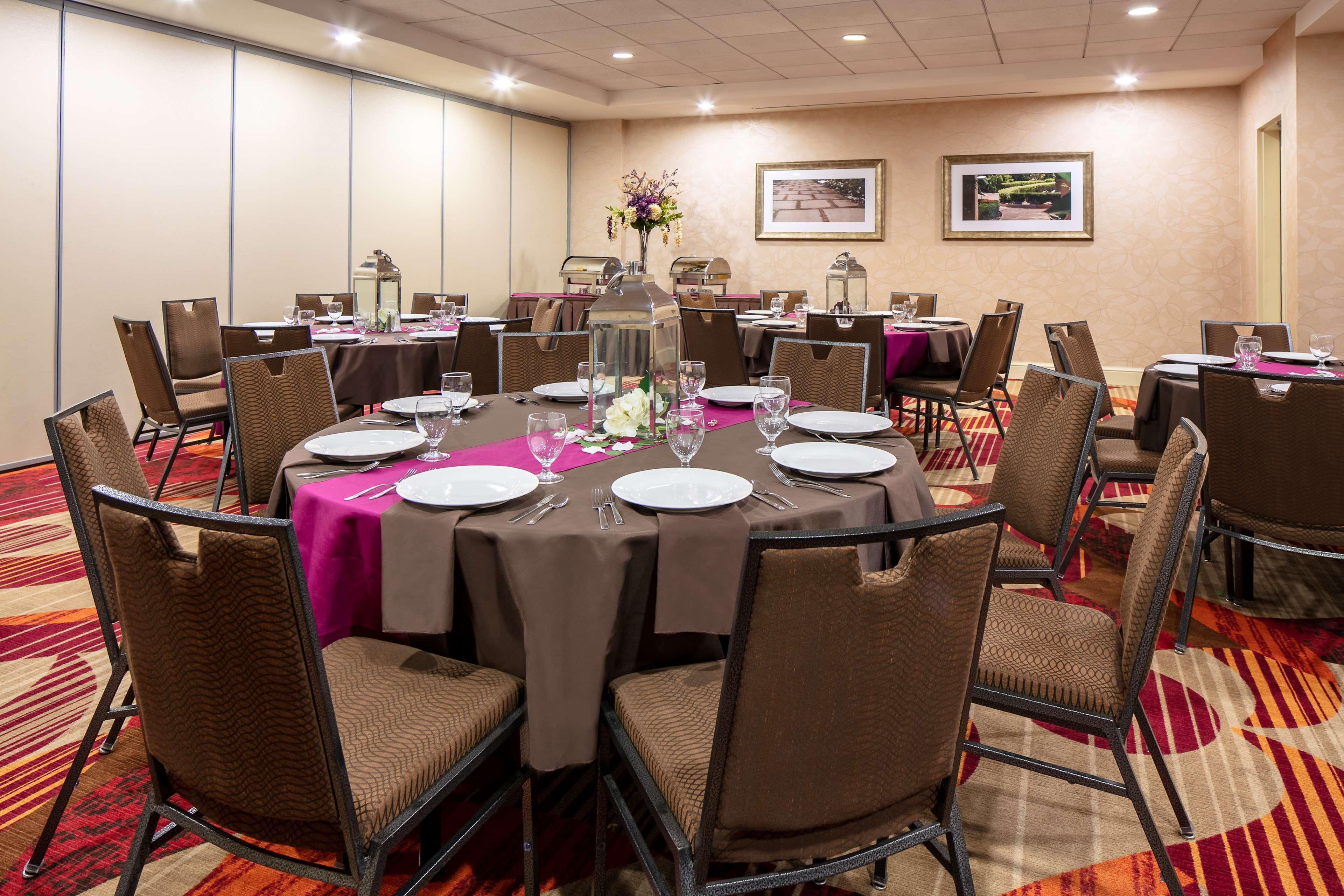 Hilton Garden Inn Omaha West Экстерьер фото